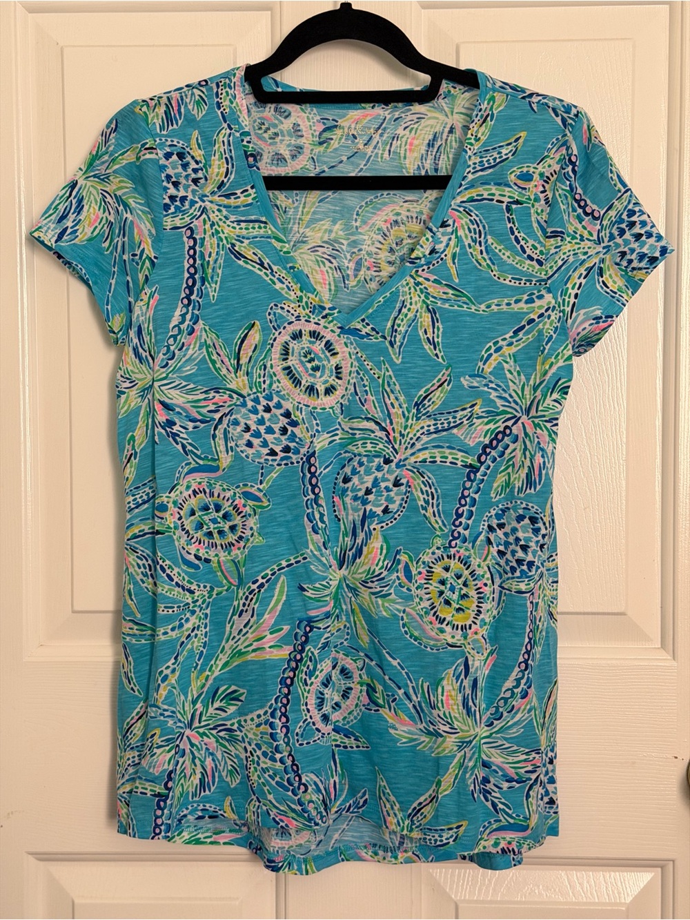 Lilly Pulitzer Cotton Blue  Etta Bermuda Turtle Tropical V-Neck Tee Size Small